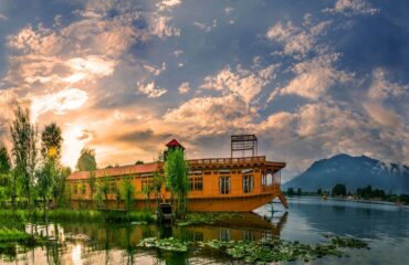 Kashmir-Houseboat-Tour